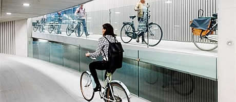 荷兰建成世界上最大的自行车库